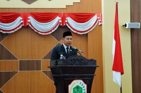 Bupati Kapuas Hulu Hadiri Rapat Paripurna terkait 3 RAPERDA