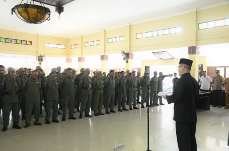 Pj Bupati KKU Kukuhkan 182 Satlinmas Desa se-Kecamatan Sukadana