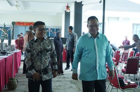 BUPATI SATONO SILATURAHMI NATAL KE KEDIAMAN BUPATI BENGKAYANG SEBASTIANUS DARWIS