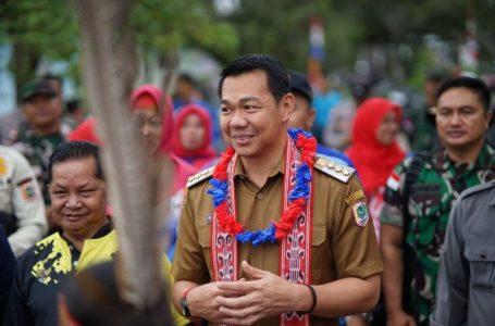 Bupati Kapuas Hulu Membuka Porseni Tingkat Kecamatan Putussibau Selatan Tahun 2024