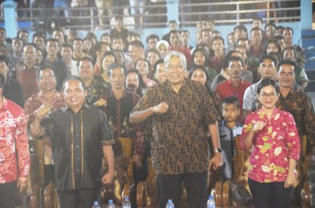 Bupati Sintang Hadiri Perayaan Natal Bersama Oikumene Desa Di Indoor Apang Semangai