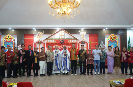 Bupati Kapuas Hulu Hadiri Perayaan Natal bersama Perkumpulan Pakomo’ant Kamaru’ Diri’ Kabupaten Kapuas Hulu