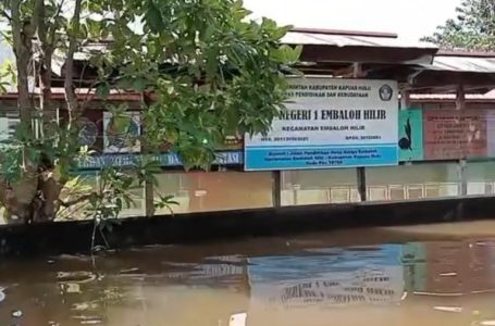 Sekolah Tersendam Banjir, Siswa SMP Negeri 1 Embaloh Hilir di Liburkan dan Kegiatan Belajar Mengajar Dilaksanakan Secara Daring dari Rumah