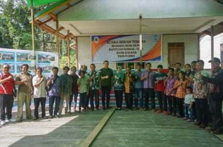 Bupati Kapuas Hulu Resmikan Perbaikan Rumah Tidak Layak Huni Bantuan CSR Bank Kalbar