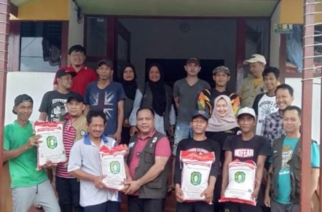 Penyaluran Bantuan Beras Cadangan Pangan Pemerintah oleh Dinas Pertanian Kapuas Hulu dan Bulog Putussibau