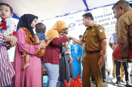Pemkot Beri Bantuan 10 Orang Tua Balita Stunting di Posyandu Kemuning