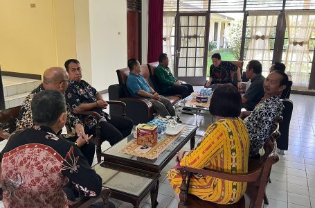 PJ Bupati Sanggau Silahturahmi dengan Uskup Keuskupan Sanggau