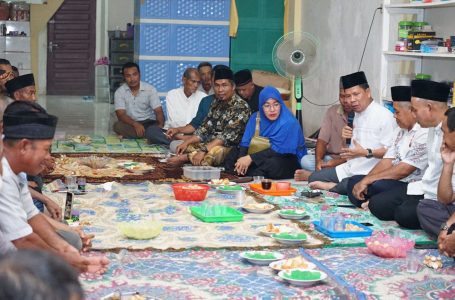 Bupati Sambas H. Satono bersilaturahmi dengan Masyarakat Seranggam