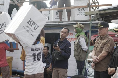 Pj Bupati KKU Lepas Distribusi Logistik Pemilu 2024
