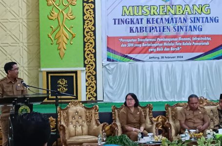 Paparan Kepala Bappeda Sintang pada Musrenbang