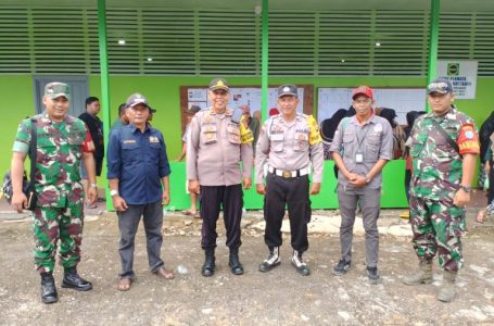 Bersama Forkopincam, Kapolsek Bunut Hulu Pantau Jalannya Pemungutan Suara di TPS