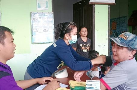 Cegah PTM, Nakes Puskesmas Suhaid Deteksi Dini Warga Dusun Kenelang