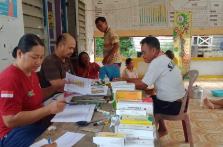 Nakes Puskesmas Empanang Pelayanan di Posyandu Lansia Terintegrasi Posbindu Dusun Batu Ampar