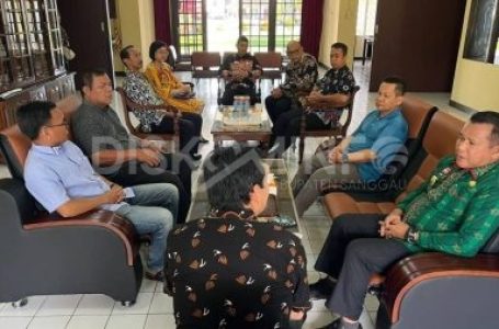 PJ Bupati Sanggau Silahturahmi Dengan Uskup Sanggau