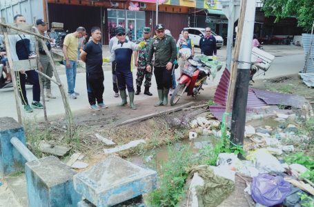 Pj Bupati Sanggau Temukan Drainase  Tersumbat dan Tumpukan Sampah