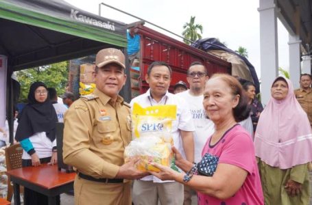 Pemkab Sanggau Melaksanakan Operasi Pasar, Ini Pesan PJ Bupati Sanggau