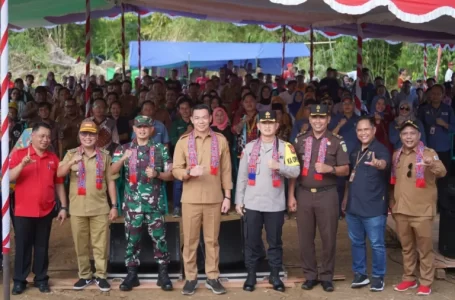 Bupati Kapuas Hulu Resmikan Jalan Tanjung Lasa