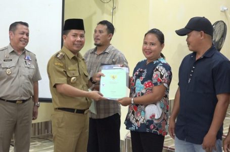 Bupati Satono Serahkan 973 Sertifikat Tanah di Desa Balai Gemuruh