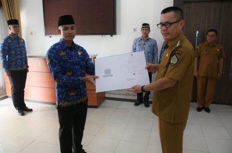 Pj Bupati KKU Serahkan SK CPNS