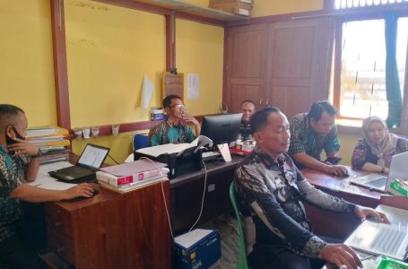 ASN Kantor Kecamatan Boyan Tanjung Terima Bimbingan Pembuatan SKP E-Kinerja dari Sekcam Boyan Tanjung