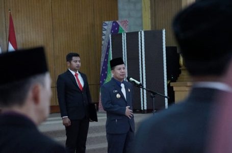 <strong>Buati Satono Lantik 47 Pejabat di Pemda Sambas</strong>