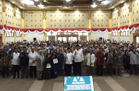 Bupati Sambas, H. Satono Silaturahmi Bersama Guru Ngaji Kampung, Amil, Pengurus Jenazah serta Imam Mesjid dari 7 Kecamatan