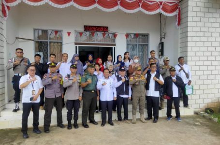 Pegawai Kecamatan Putussibau Selatan Mengikuti Sidak Bahan Pokok