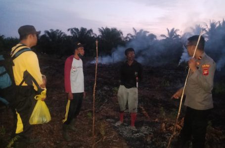 Masyarakat Desa Kamboja Berhasil Padamkan Titik Api di Lahan Warga