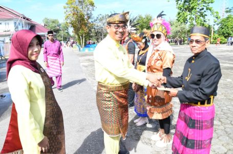Di Hari Jadi KKU ke-17, Pj. Bupati Berikan Penghargaan “The Best Costume”
