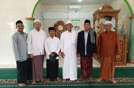 Pj Bupati Kayong Utara Alfian Menjadi Khatib di Masjid Al Qudsi Sukadana
