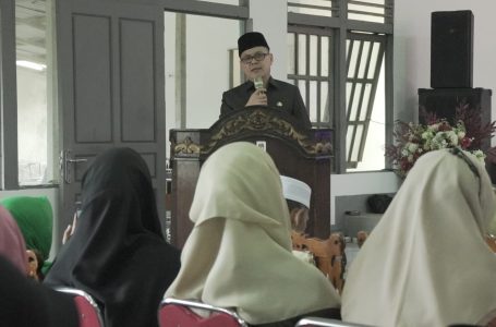 Pj Bupati Kayong Utara Hadiri Wisuda Santri TPQ Al-Ikhlas Desa Medan Jaya