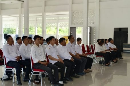 Pj Bupati Kayong Utara Lantik 43 Pengurus LPPD Kayong Utara Periode 2024-2029
