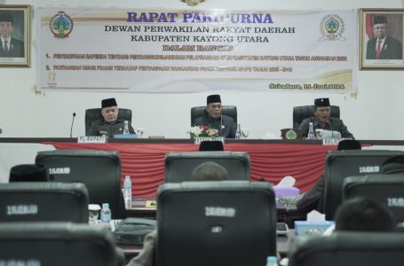 Pj Bupati  Kayong Utara Serahkan Rancangan Perda Pertanggungjawaban Pelaksanaan APBD 2023 Kepada DPRD