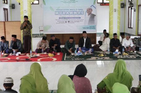 Pj. Bupati Kayong Utara Hadiri Peringatan Maulid Nabi Muhammad SAW di Masjid Alhidayah Setegar