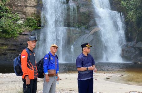 Pj. Bupati Landak Kunjungi Wisata Alam Air Terjun Dait