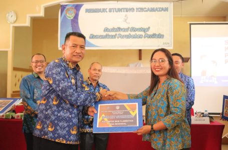 Pj. Bupati Landak Membuka Rakor Percepatan Penurunan Stunting dan Serahkan Bantuan Makanan di Serimbu