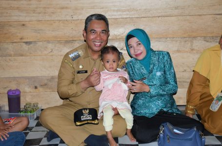 Pj Bupati Kunjungi Rumah Warga dengan Anak Stunting di Seponti