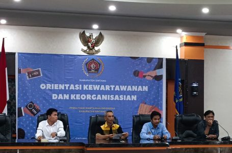 Kadis Kominfo Sintang : Wartawan Perangi Berita Hoax