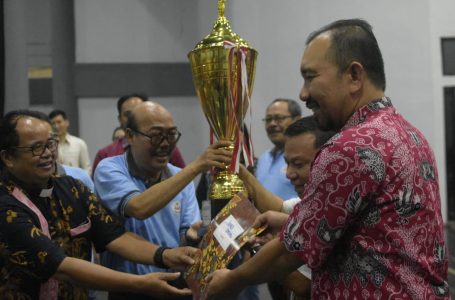 Camat Sintang Bangga Kecamatan Sintang Juara Umum Pesparani Katolik 1